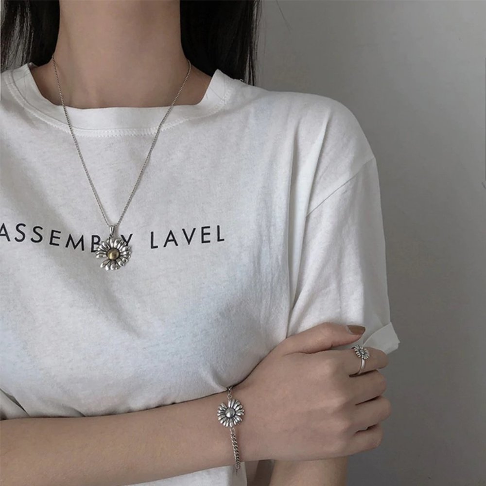 *NEW 925 Sterling Silver Retro Daisy Necklace - Picture 5 of 8